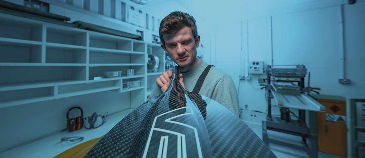 Mirror finish straight out of the mould with prepreg carbon material