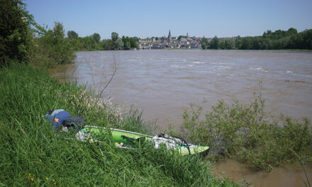 Inflatable kayaking down the Loire